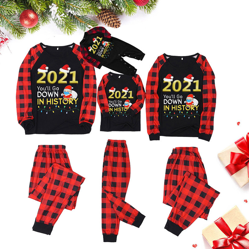 Title 5, Weihnachtlicher Familien-Pyjama-Anzug mit Karom...