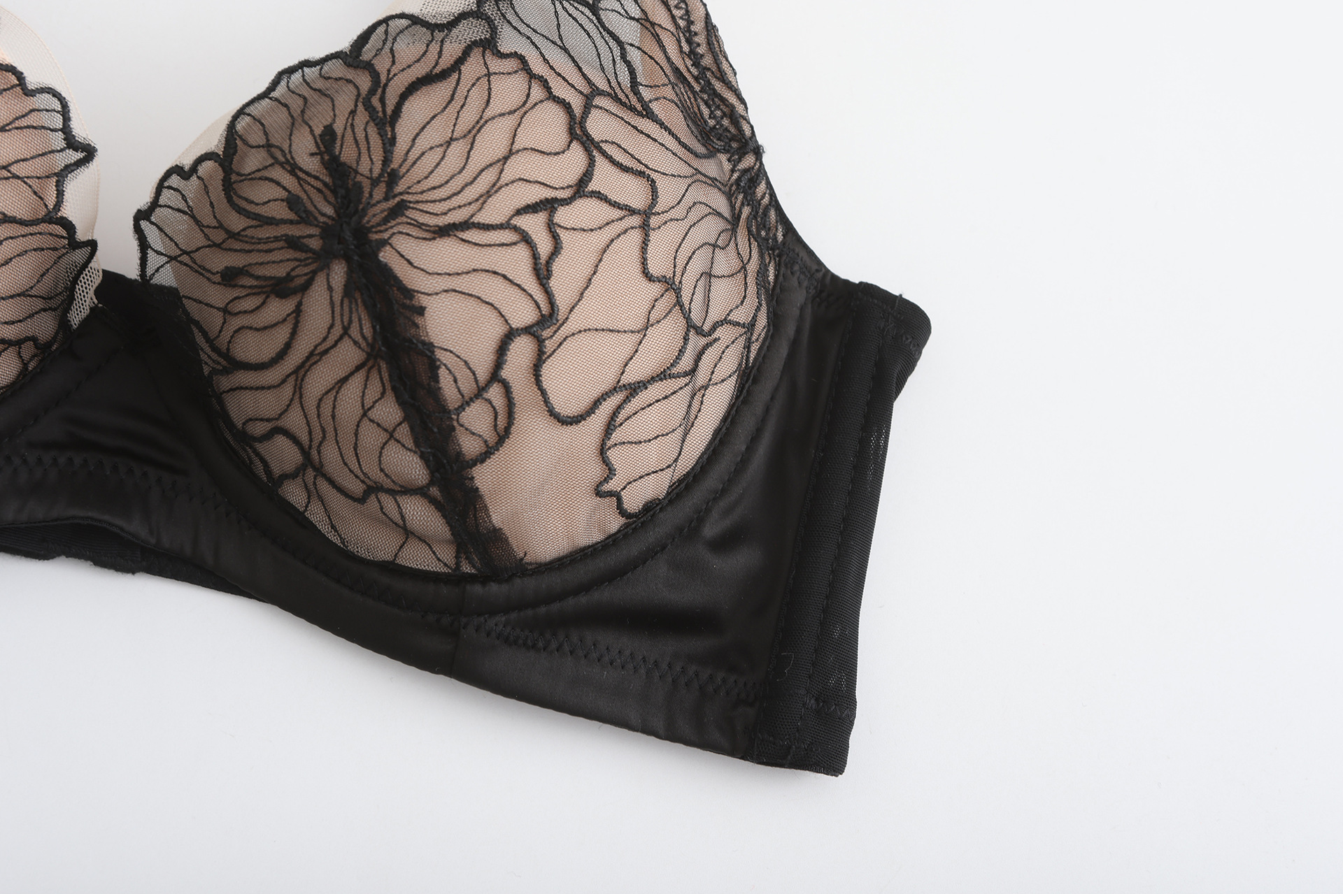 Title 11, Draadloze, dunne push-up lingerie set van pure ...