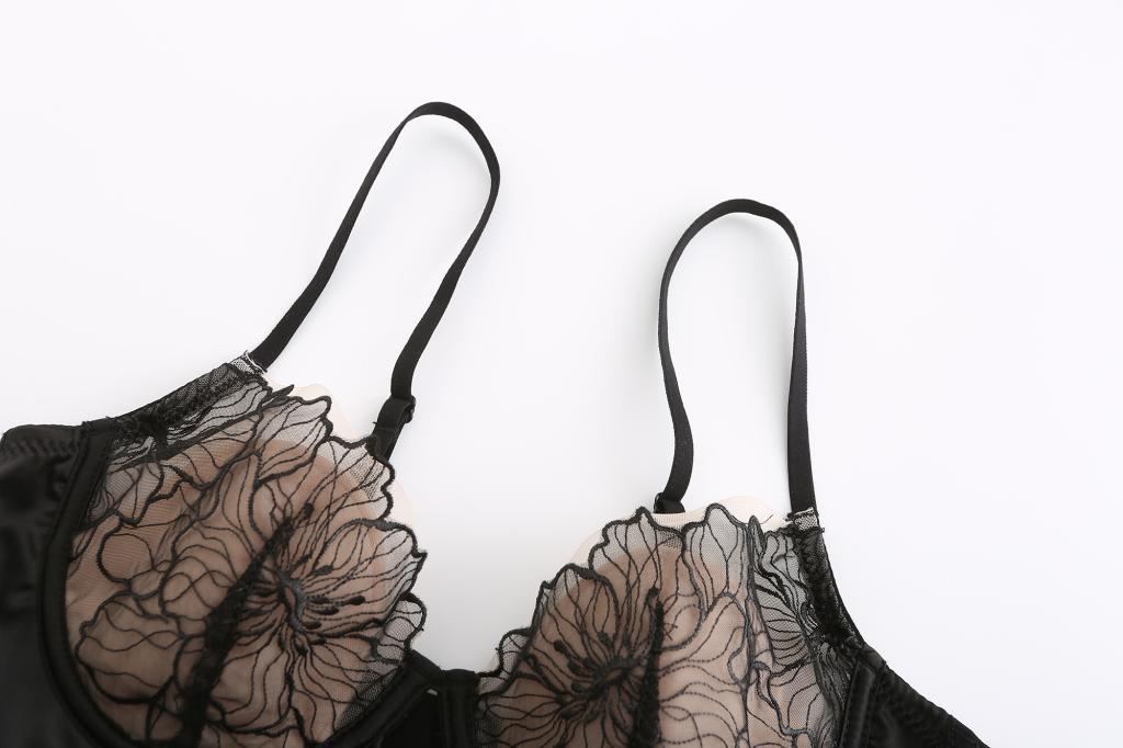 Title 4, European And American Court French Hollow Thin Bra