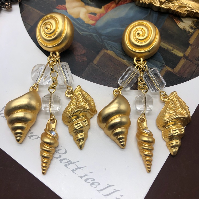 Title 1, Snail Conch Pendant Mid-length Shoulder Sweep E...