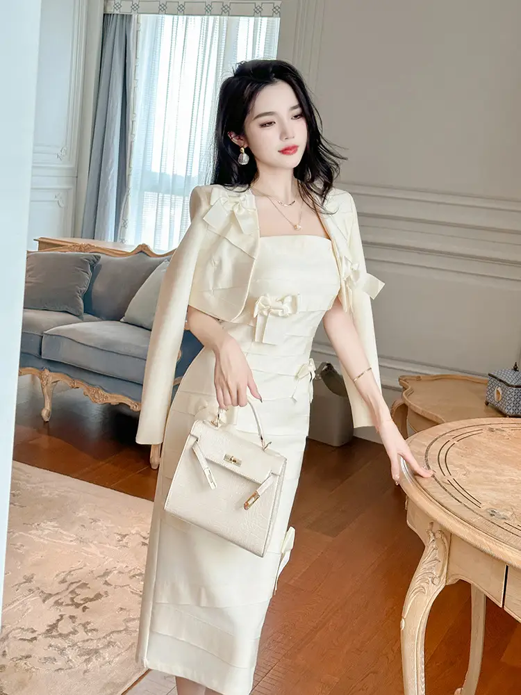 Women's Age-reducing Bow Hip Spaghetti Straps Dress