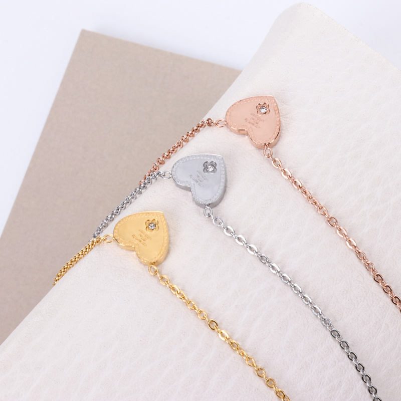 Title 4, Language Single Diamond Peach Heart Short Necklace