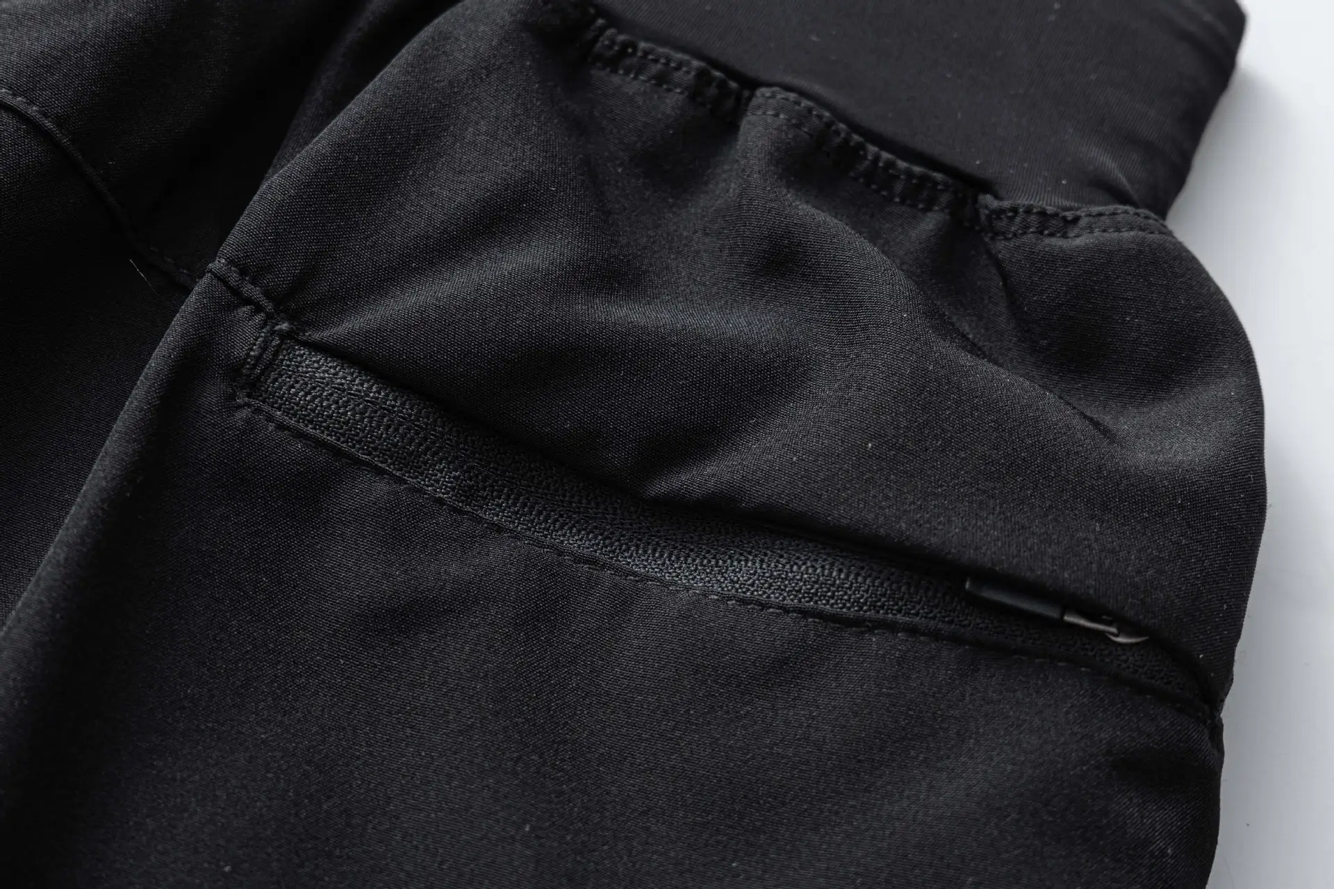Handphone-friendly Stretch Unlined Loose Sports Running Quick-drying Knee Length Pants