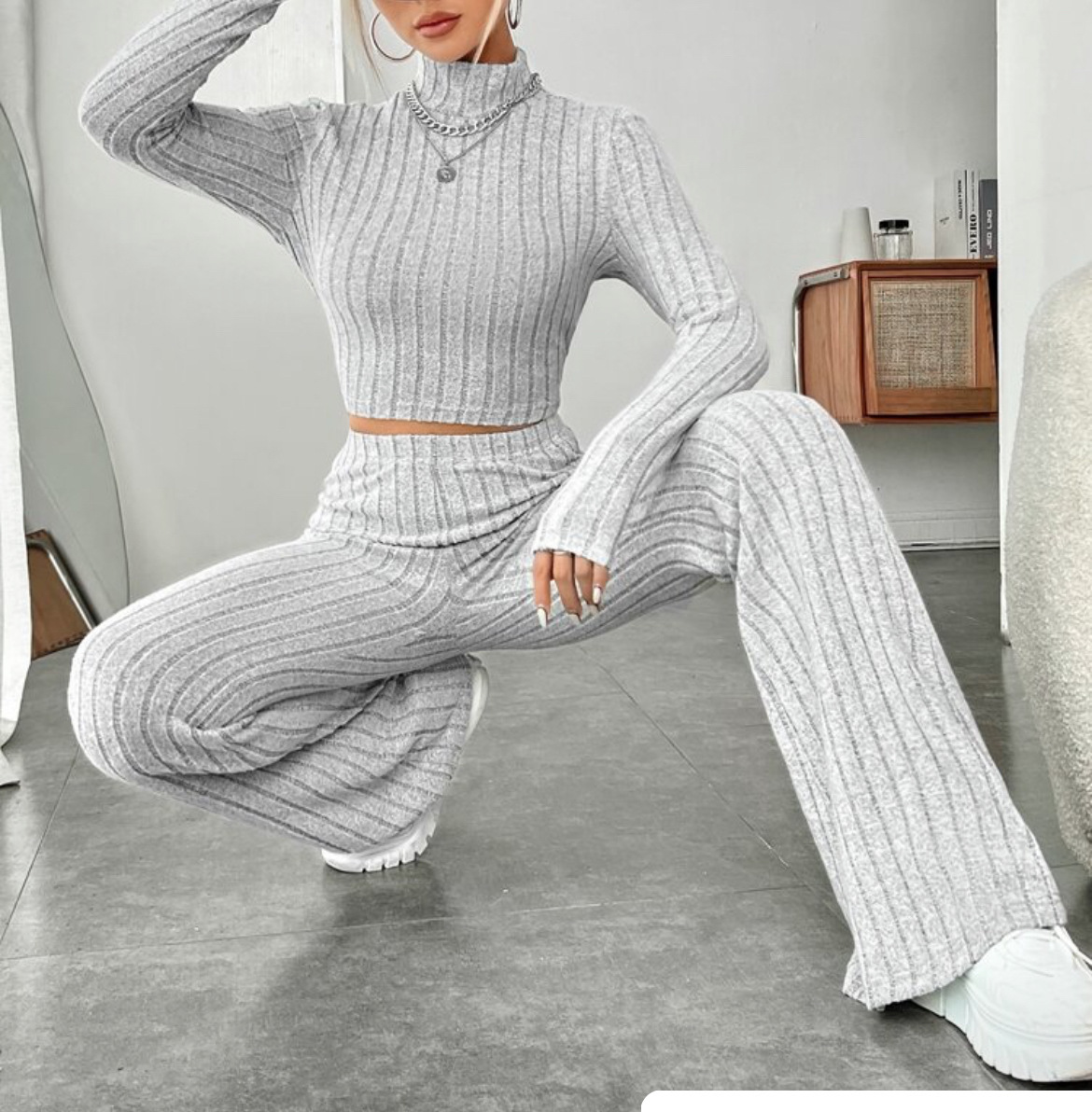 Turtleneck Wide Leg High Waist Trousers Suit. Product information: Pattern: solid color Fabric name: Cotton Color: Bean green, light gray, dark red, sapphire blue, navy blue, orange red, black Sleeve type: regular sleeve Pants length: trousers Main fabric