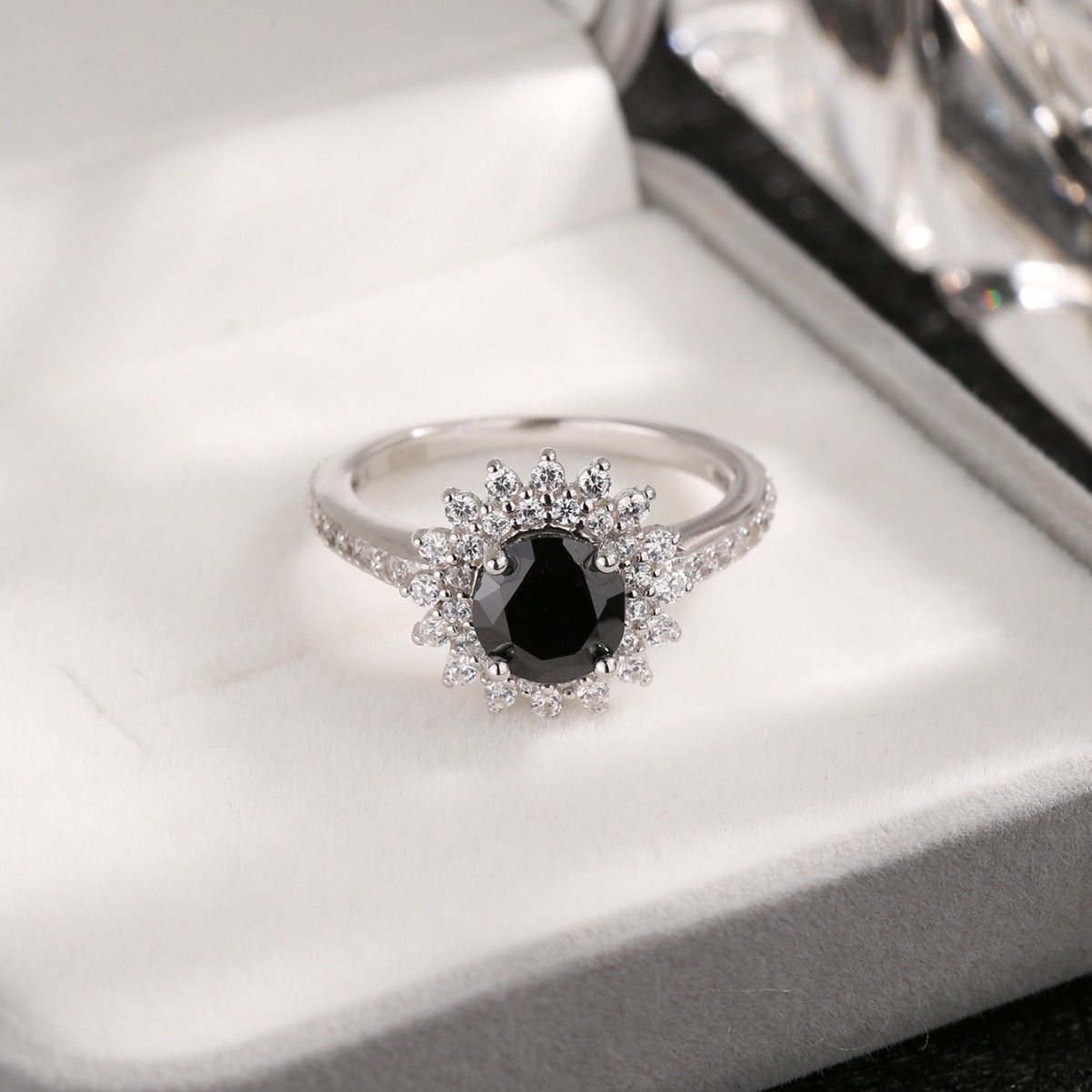 Black Zircon Flower-shaped Ring