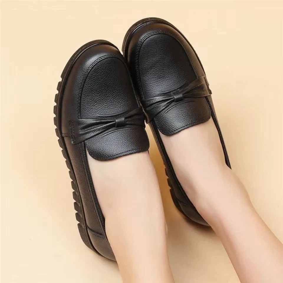 Title 3, Low Top Solid Color Round Toe Daily Loafers