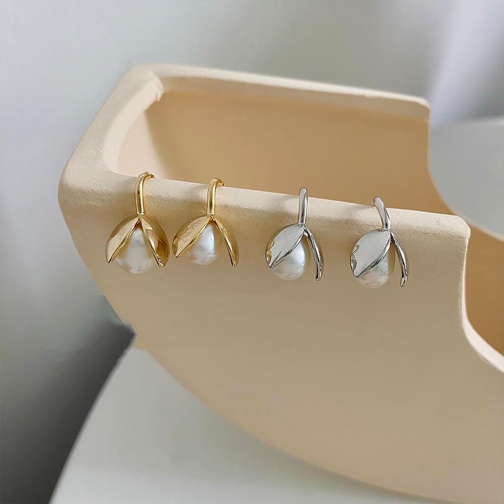 Title 3, Simple Metal Petal Natural Pearl Earrings enhan...