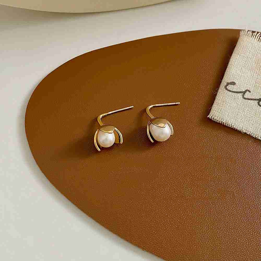 Title 5, Simple Metal Petal Natural Pearl Earrings enhan...