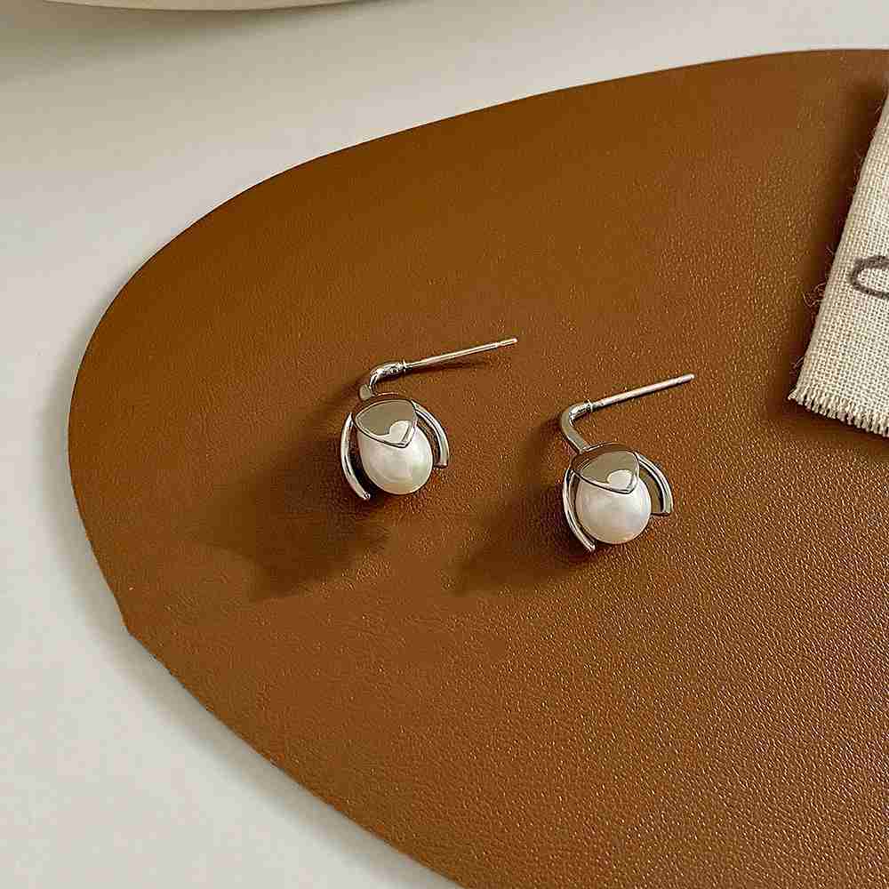 Title 6, Simple Metal Petal Natural Pearl Earrings enhan...