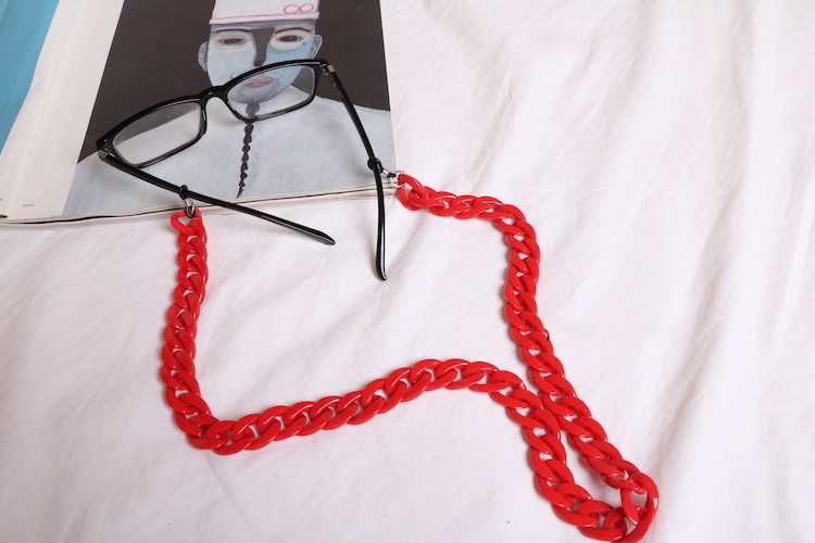 Title 21, Creative glasses chain