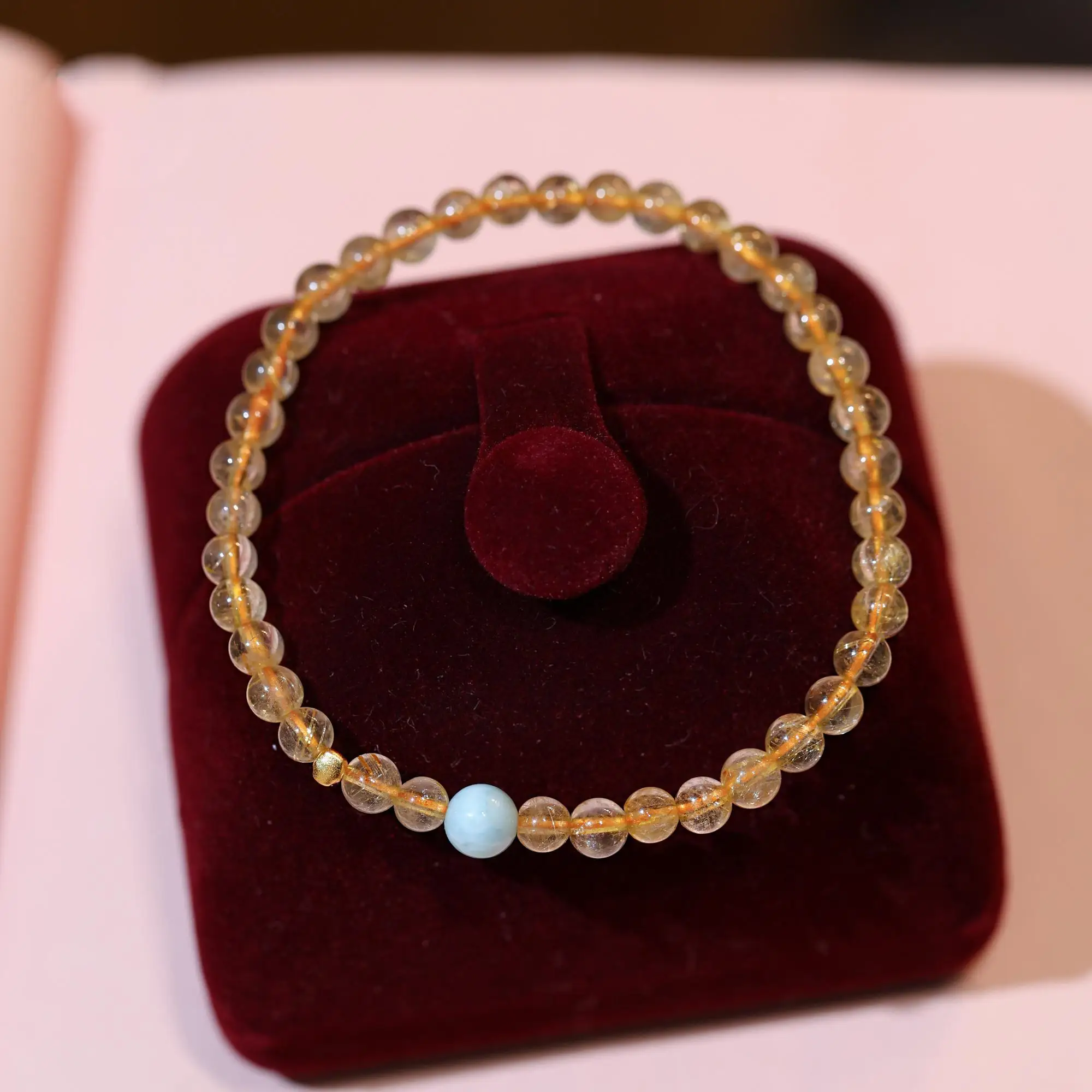 Single-loop Crystal Strand With Passepartout Accessory