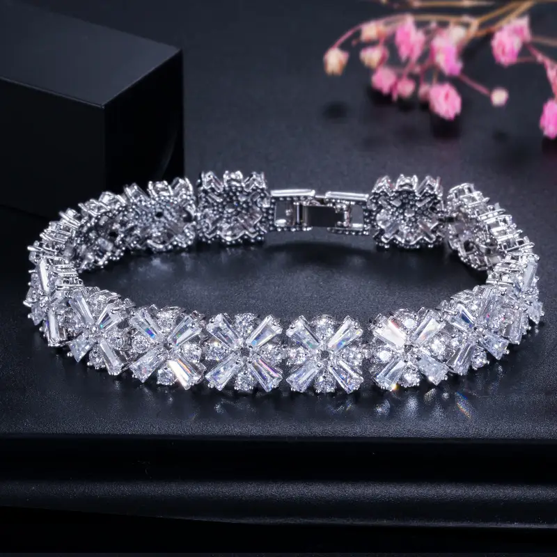 Women's Fashion Simple Copper Zircon Bracelet