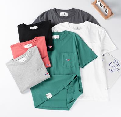 تيشيرت رجالي بألوان صلبة وكم قصير وياقة مستديرة مع لمسة فرشاة