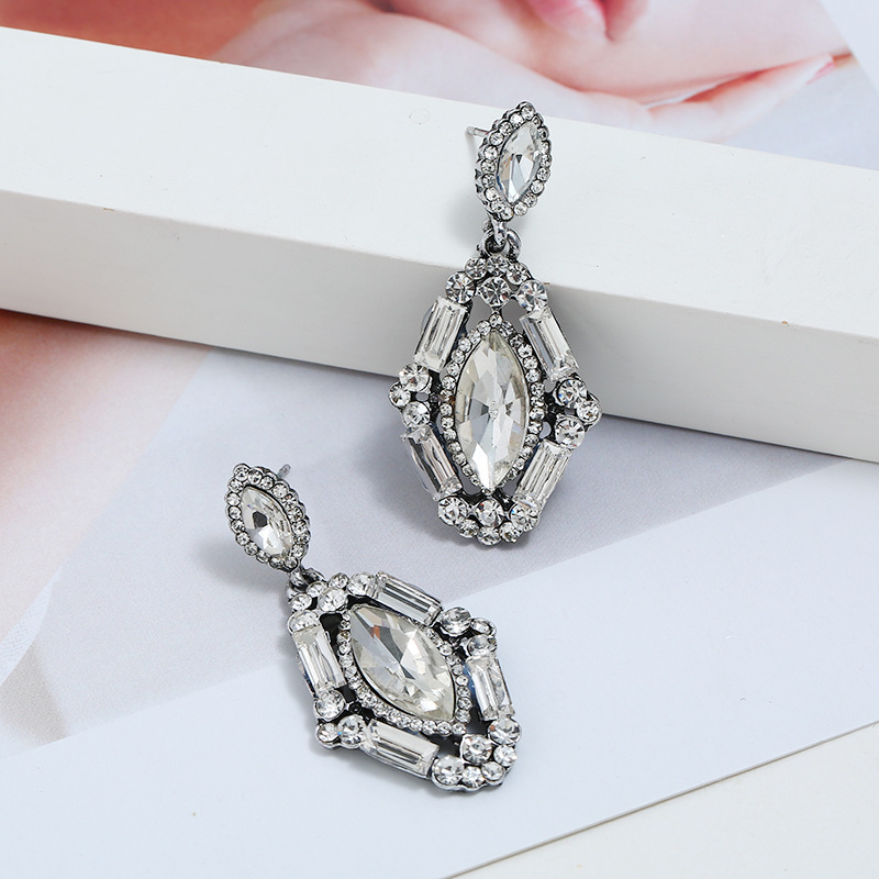 Popular Hollow Flower Crystal Earrings With Diamonds