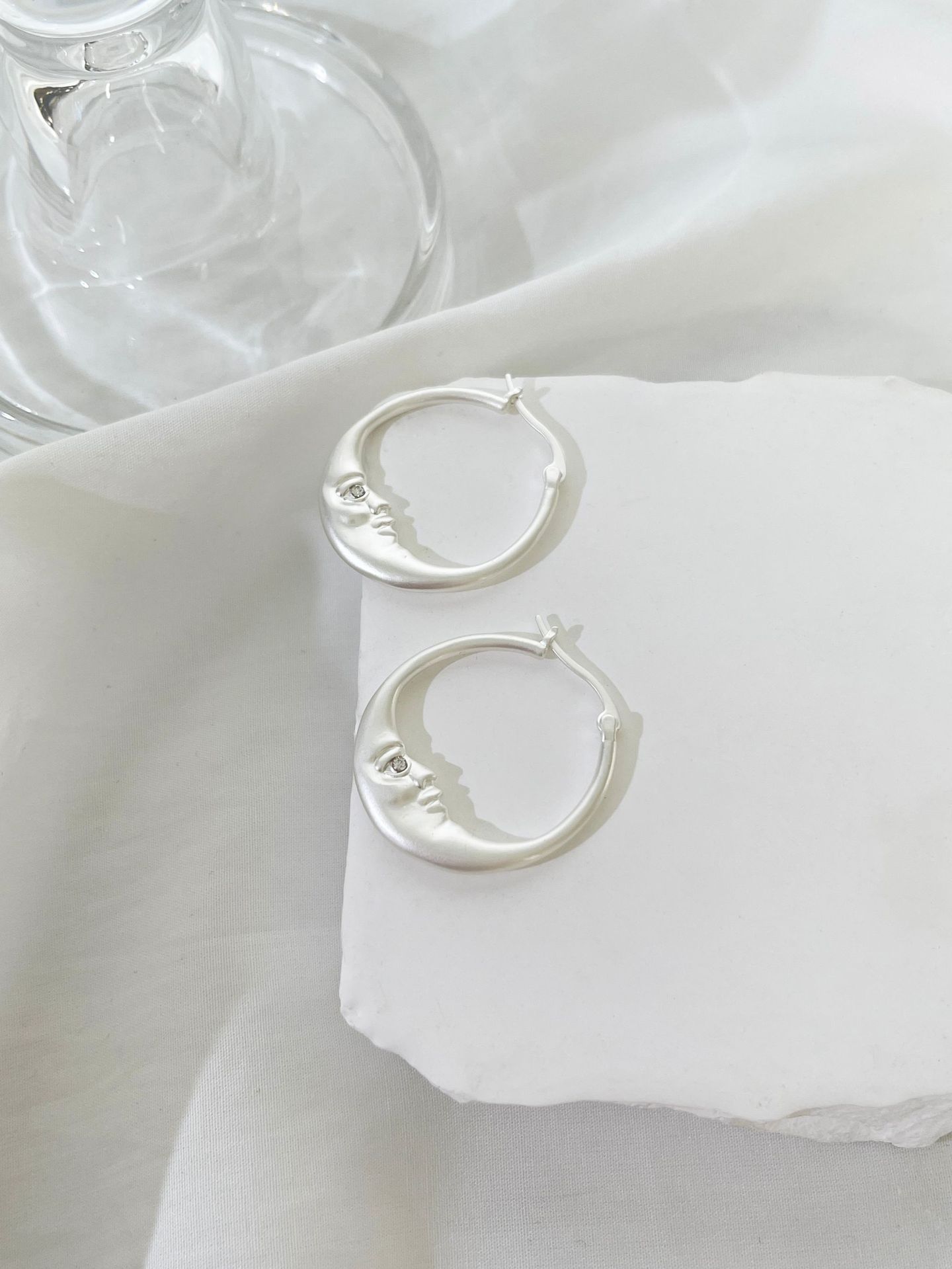 Cool Moon Rhinestone-encrusted Personalized Earrings Simple Moon Circle