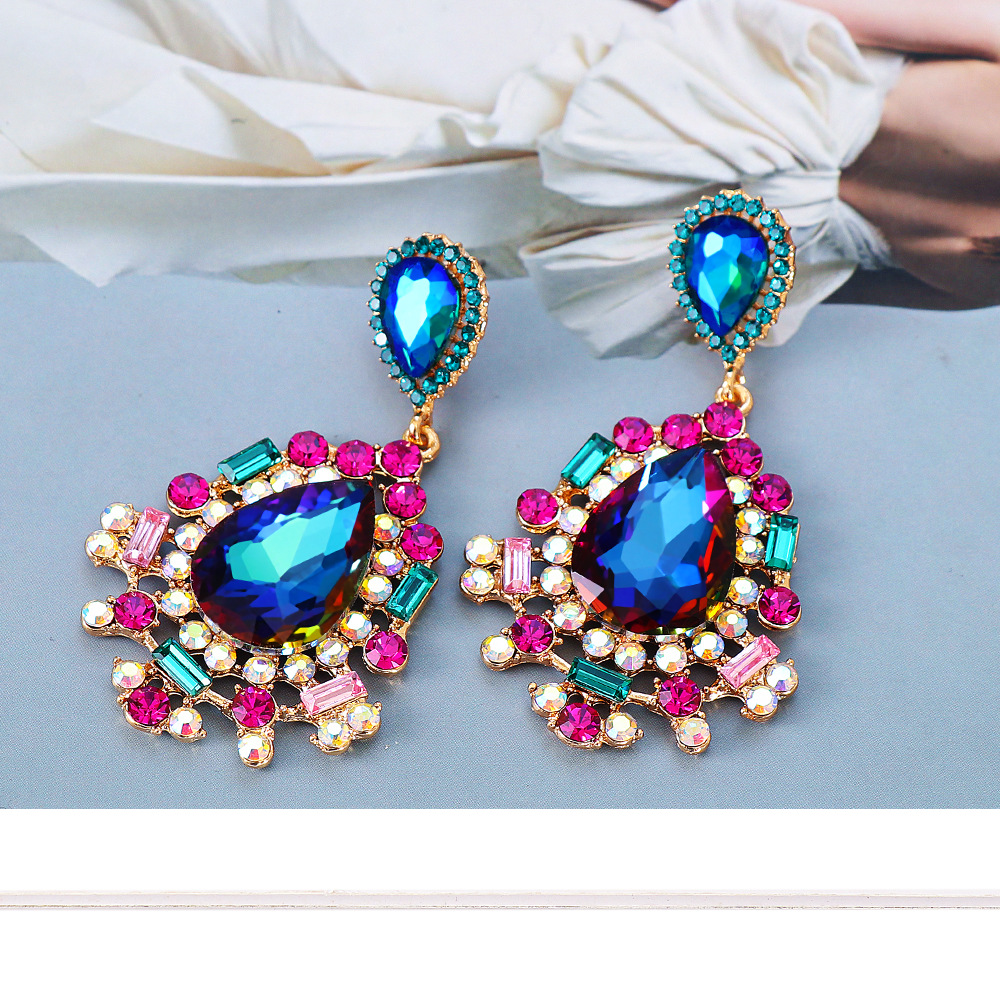 Design Fashion Normcore Style Water Drop Shape Hollow Jeweled Stud Earrings