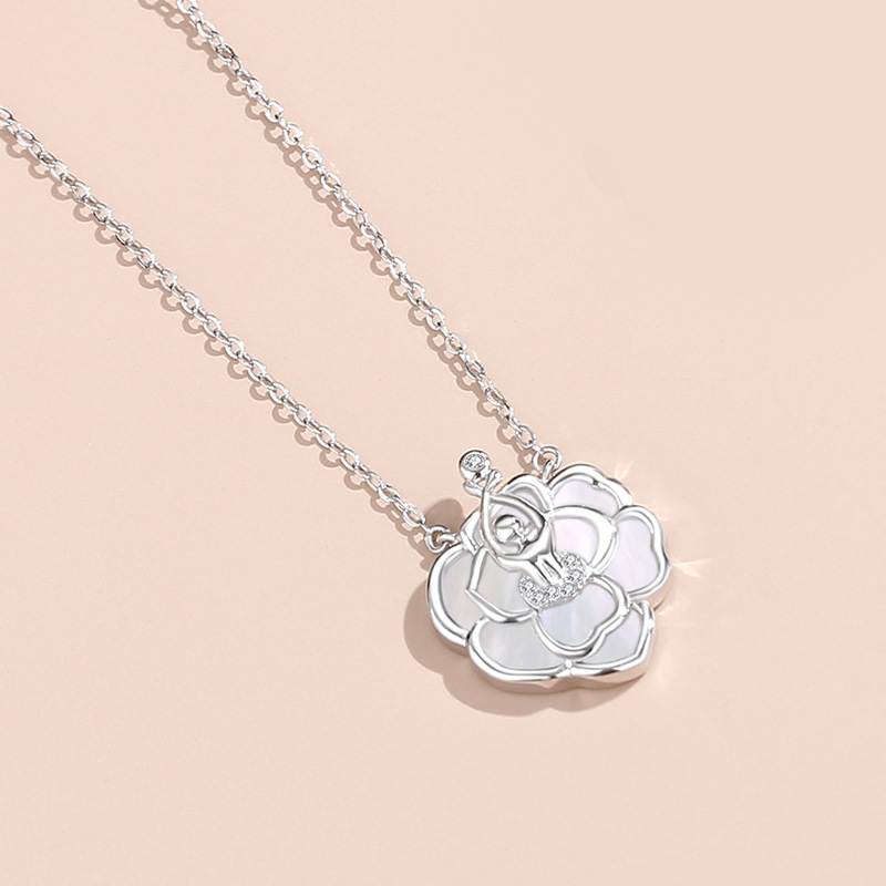Women's Fashion New Camellia Necklace