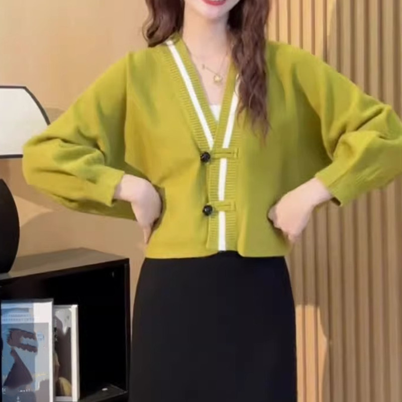 Retro New Style Buckle Contrast Color V-neck Fashion Sweater Coat Loose Long Sleeve Short Knitted Cardigan Top