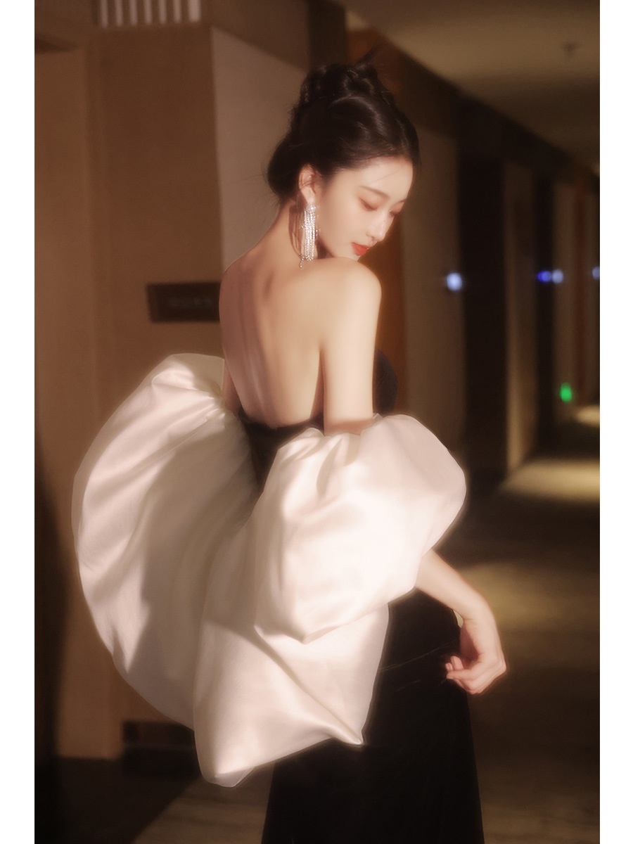 Повседневный костюм для выступлений ведущего