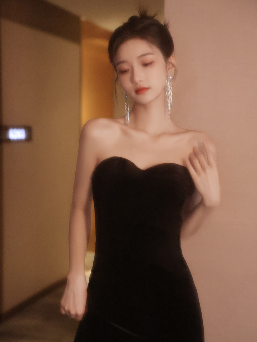 Повседневный костюм для выступлений ведущего