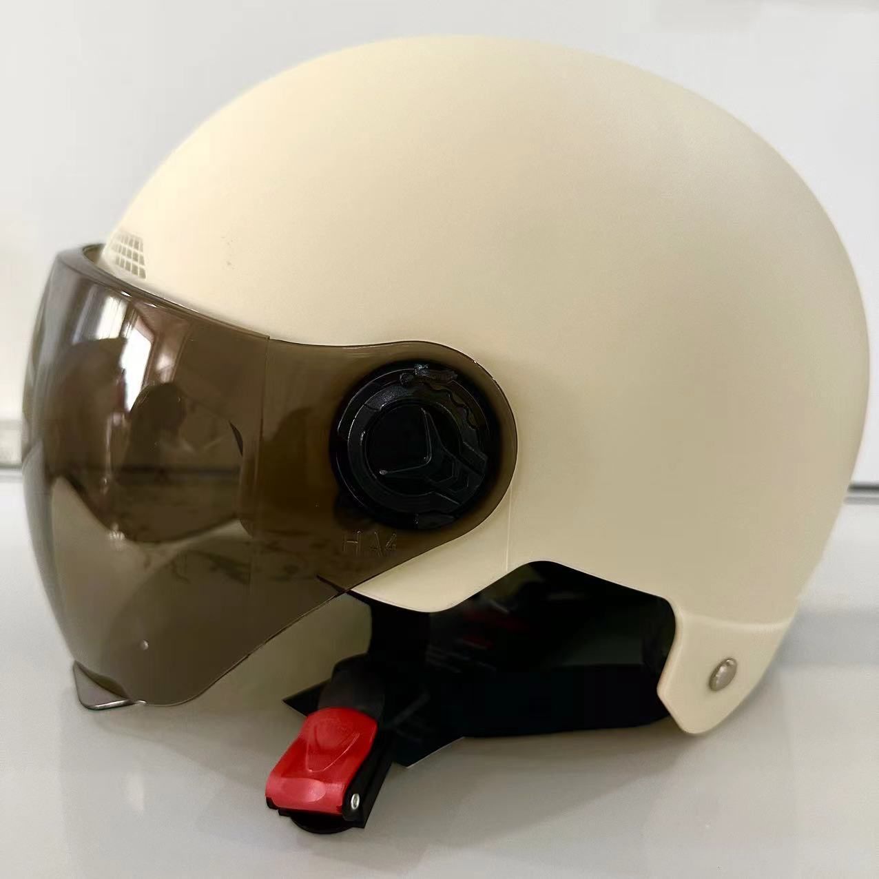 Title 1, Summer Sun-proof And Breathable Helmet Gray