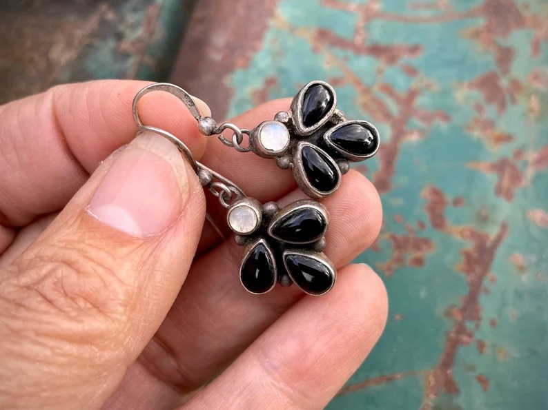 Hesheng Wish Hot Sale New Inlaid Black Gem Drop Pear-shaped Earrings