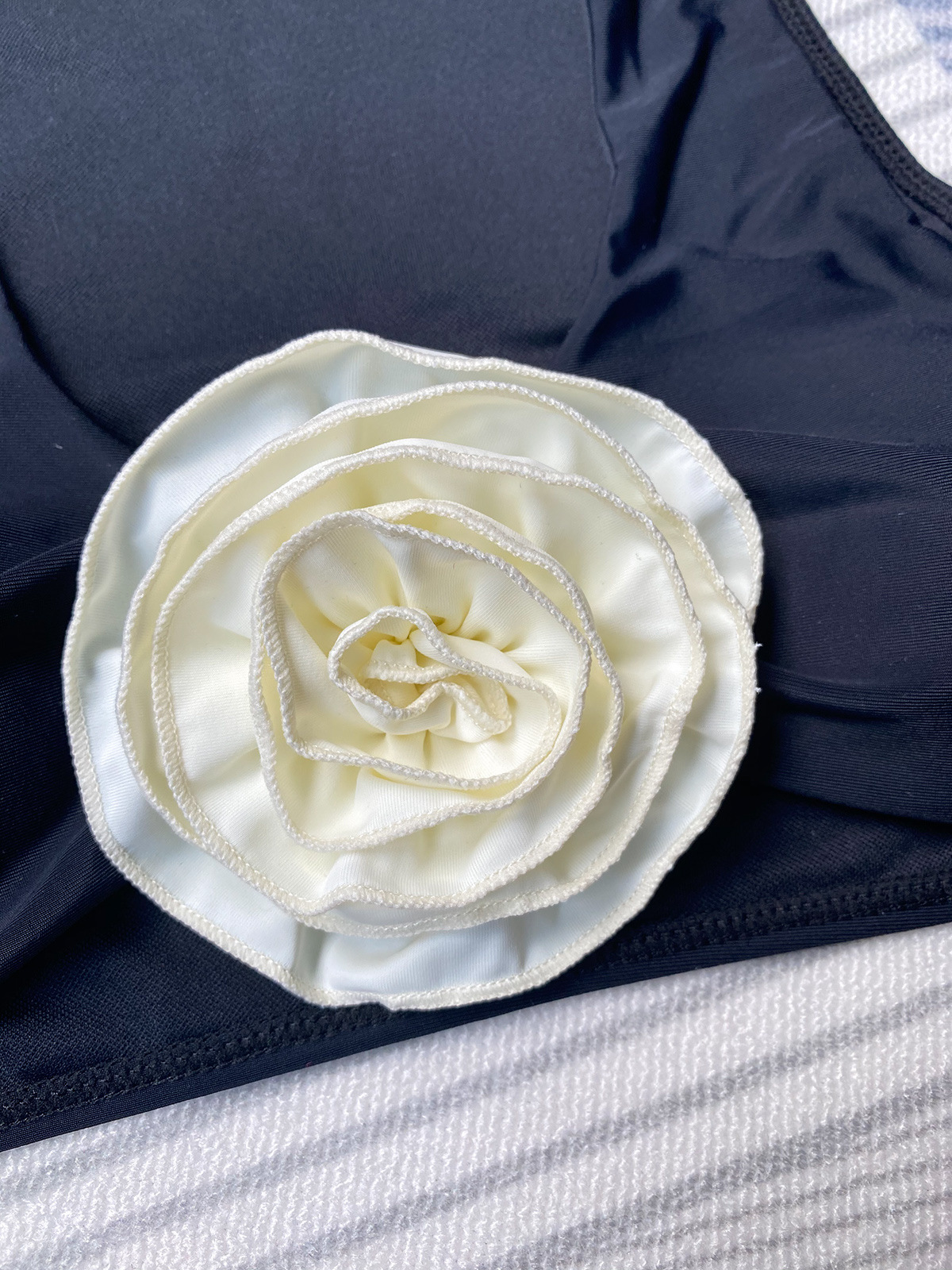 Three-dimensional Flower Split Women’s Swimsuit