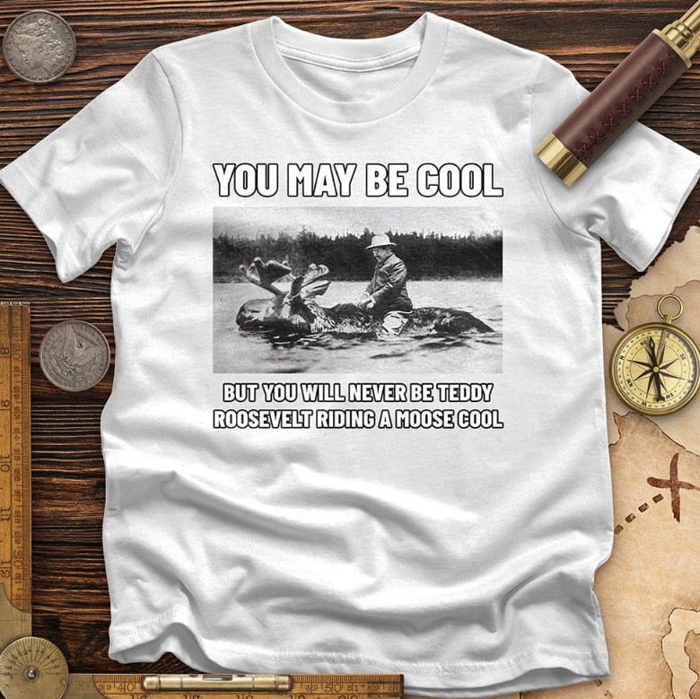 Title 2, T-shirt z nadrukiem cyfrowym przedstawiającym m...