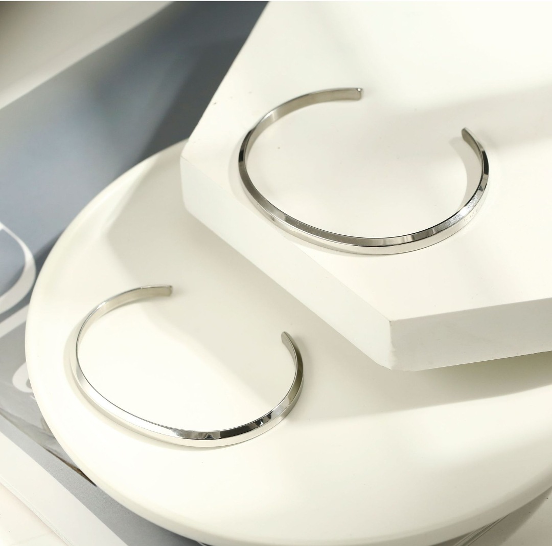 Men's And Women's Mobius Titanium Steel Open Bracelet