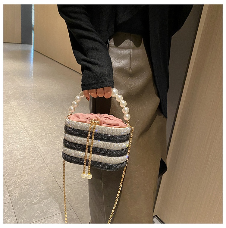European And American Fashion One-shoulder Ins Women's Crossbody Classic Style Pearl Hand Dinner Bag — foto 10