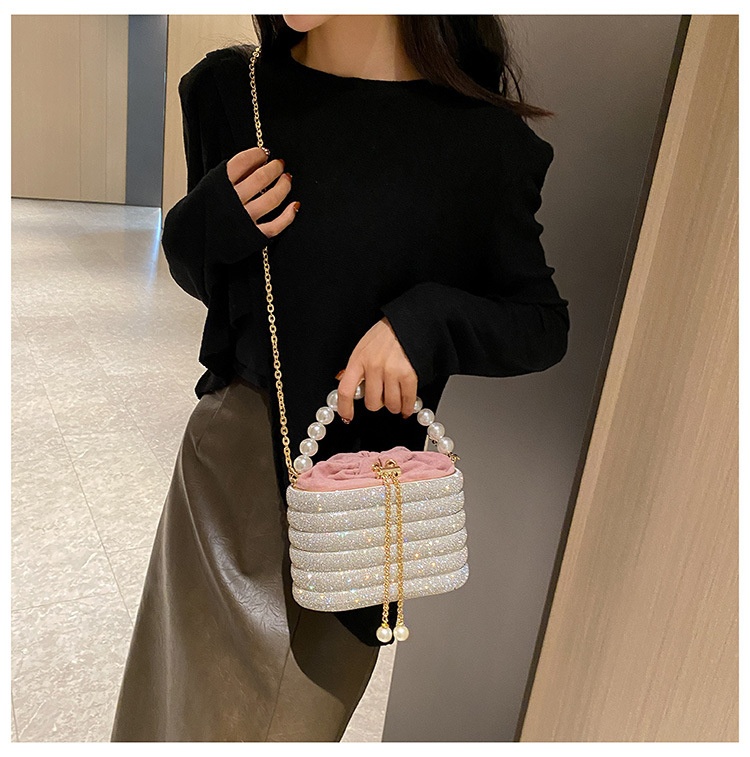 European And American Fashion One-shoulder Ins Women's Crossbody Classic Style Pearl Hand Dinner Bag — foto 7