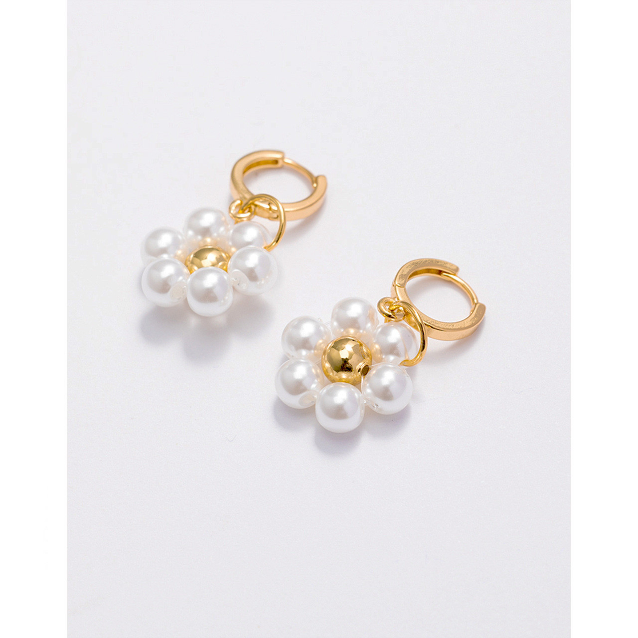 Women's Stylish Graceful Simple Lightweight Pearl Earrings
