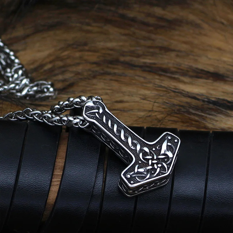 Personality Sweater Chain Stainless Steel Retro Europe And America Necklace Ornament