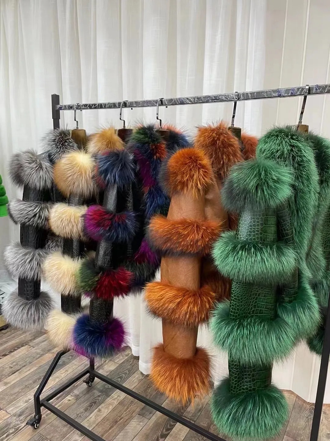 Elegant Bright Patent Leather Pattern Sheepskin Fashion Short Fox Fur Coat