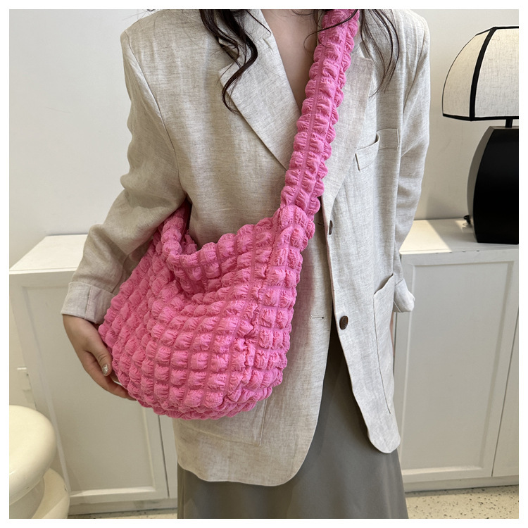 Niche Pleated Clouds Cute Simple Soft Trendy Western Style Underarm Commuter Bag — foto 5