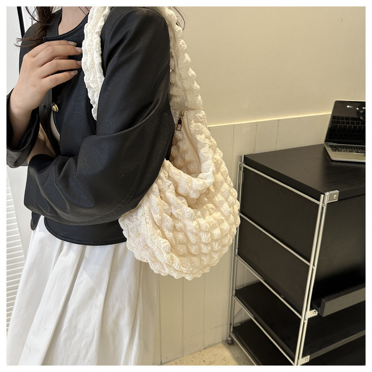 Niche Pleated Clouds Cute Simple Soft Trendy Western Style Underarm Commuter Bag — foto 23