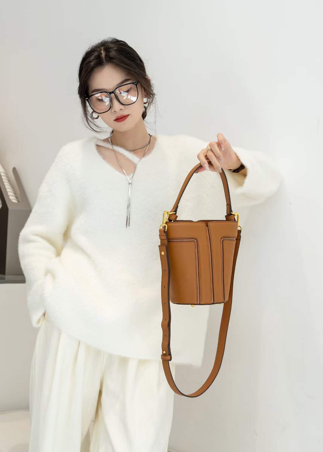 Top Layer Cowhide Trendy Large Capacity Tote Shoulder Bag — foto 9