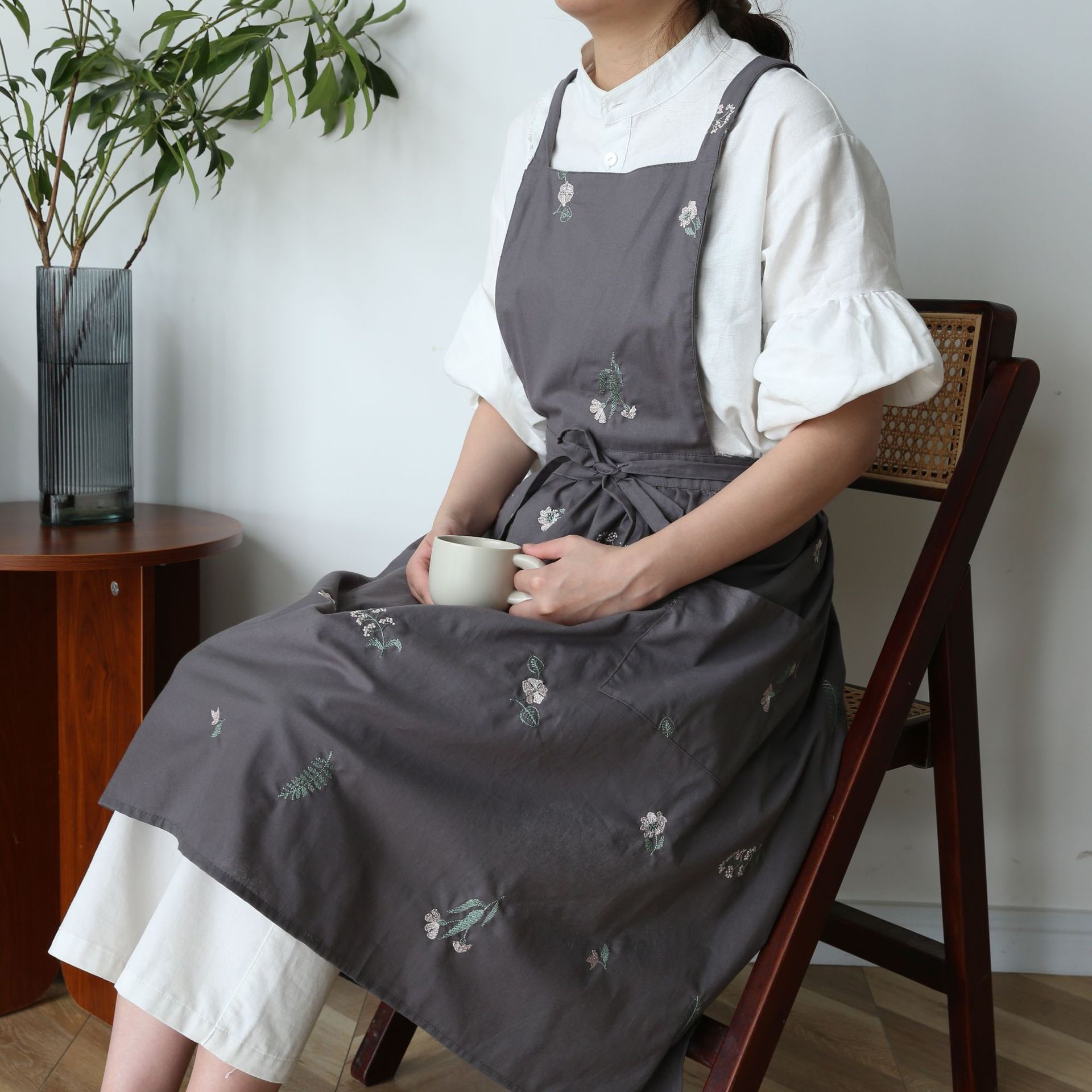 Title 1, Simple Embroidery Cotton Household Kitchen Apron