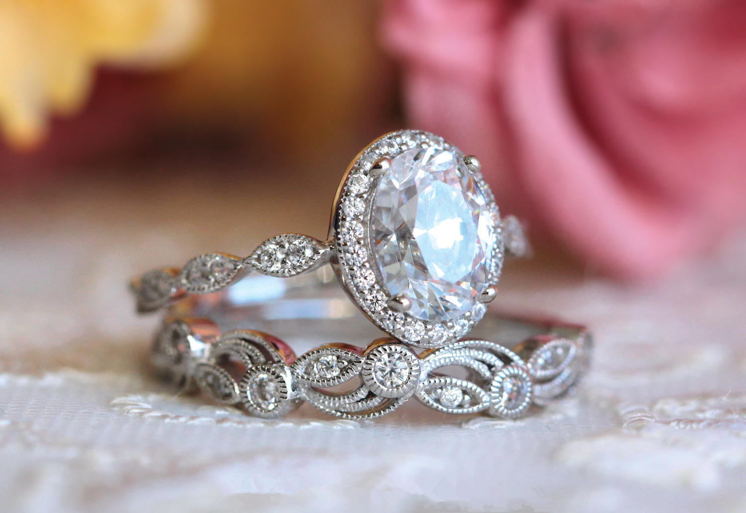 New Pattern Diamond Egg-shaped Zircon Ring Set