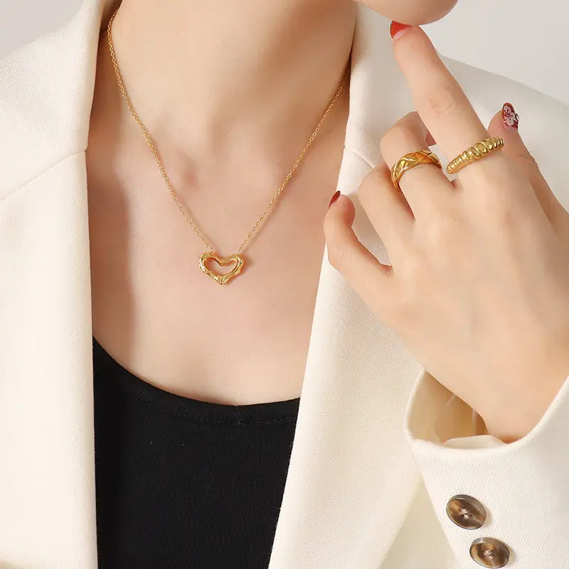 Qixi Women's Peach Heart Pendant Titanium Steel Necklace