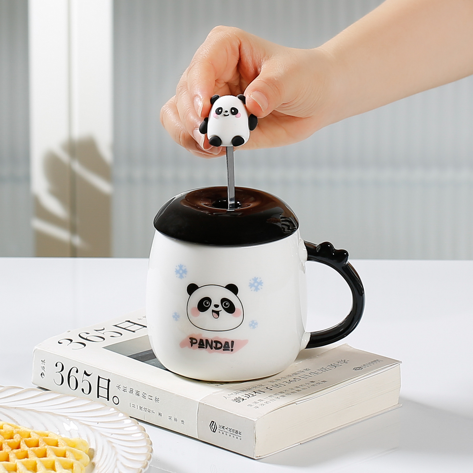 Title 1, Caneca de cerâmica com panda de desenho animado...