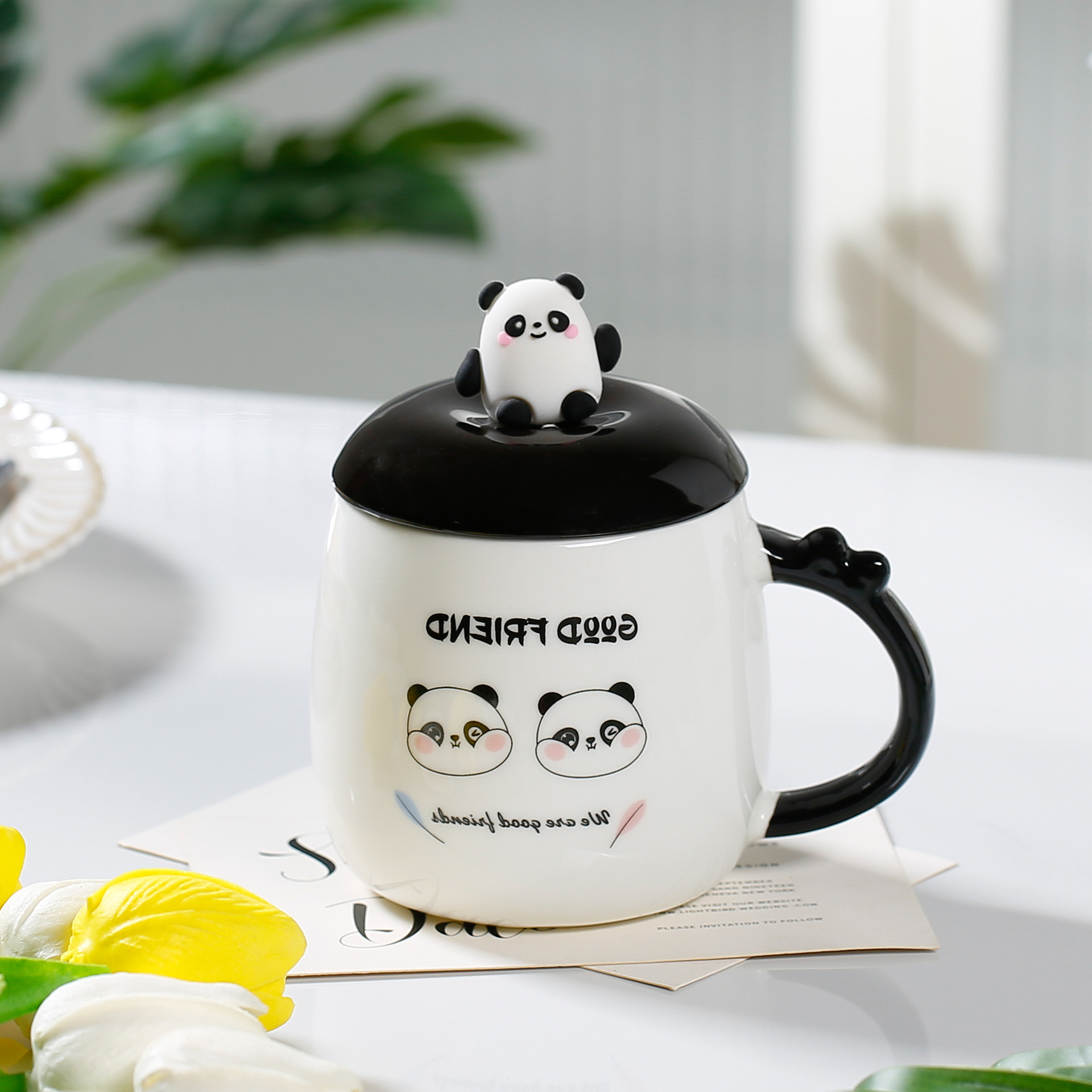 Title 4, Caneca de cerâmica com panda de desenho animado...