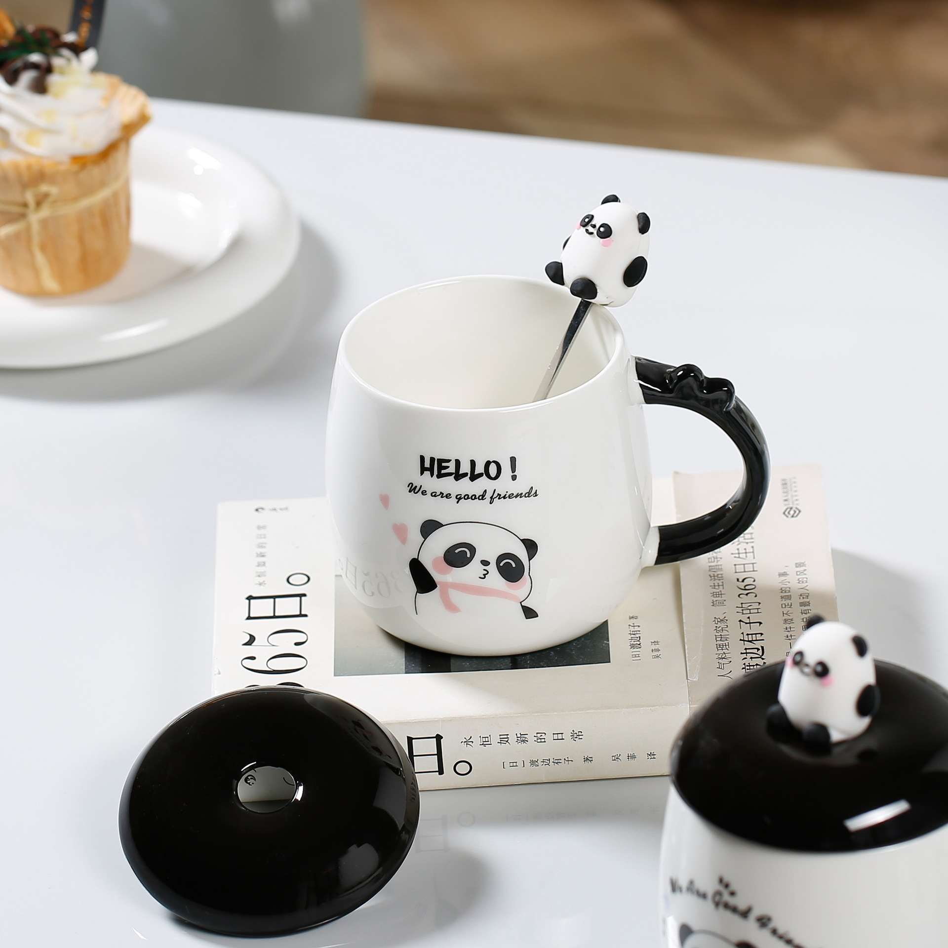 Title 5, Caneca de cerâmica com panda de desenho animado...