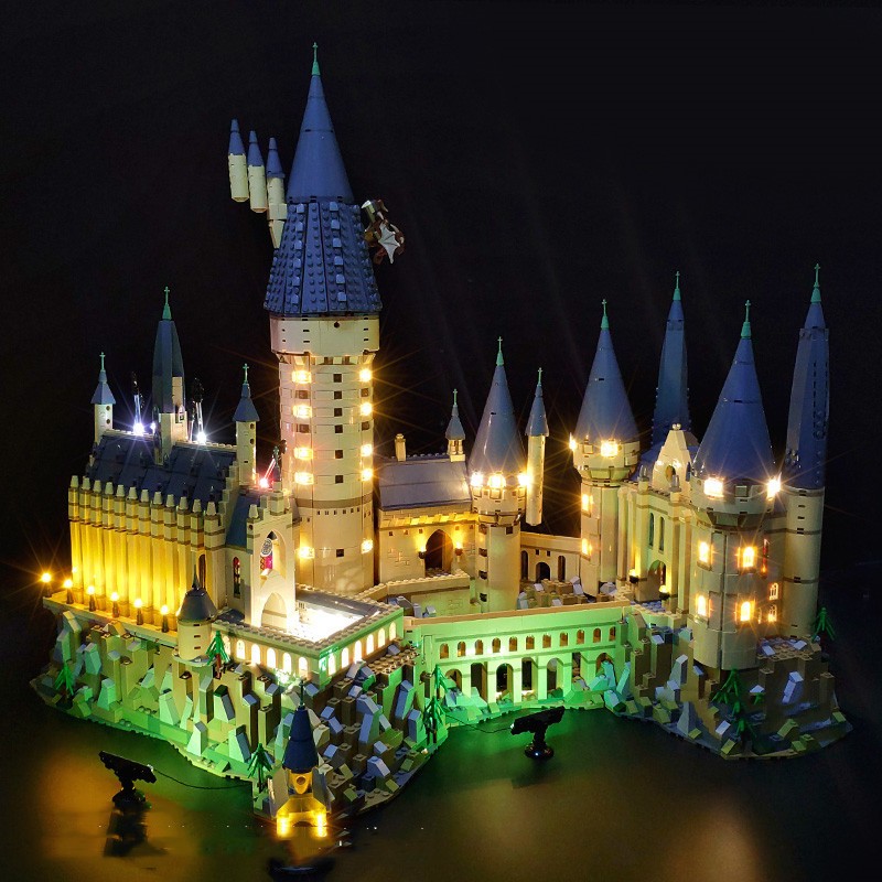 Title 1, Plastic Lighting Suit Castle Set