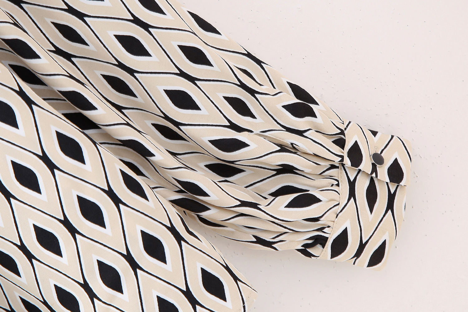 Women's Temperament Leisure Geometric Printed Silk Satin Textured Shirt