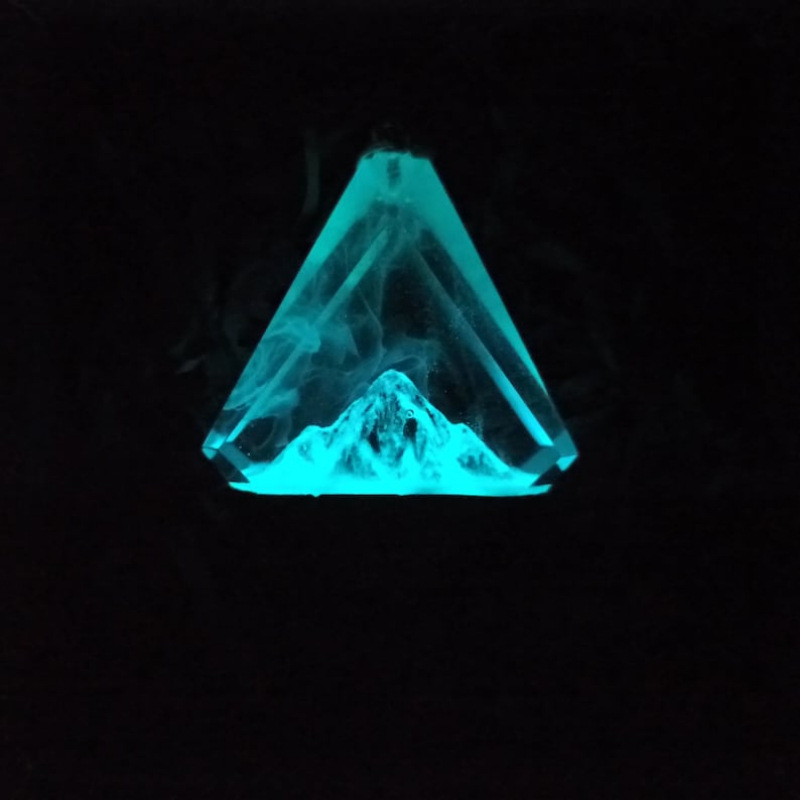 Aurora Resin Luminous Pendant Noctilucent Necklace. Product information: Treatment Process: Polishing, Color: Color, Material: Plastic/resin, Popular elements: Aurora, Style: Personality. Packing list: 1*Resin Necklace. Images of the product.