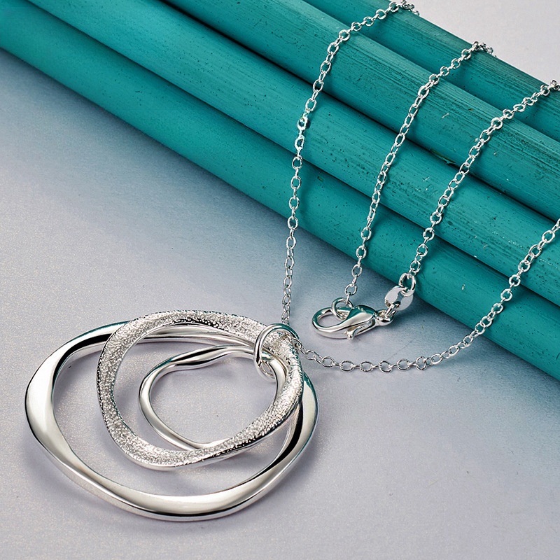 قلادة خاتم منحني ناعم مطفي بتصميم أمواج