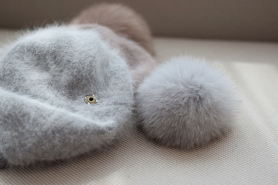 Autumn And Winter Fox Fur Ball Hat Fashion Bead Rabbit Fur Knitted Peaked Cap Women