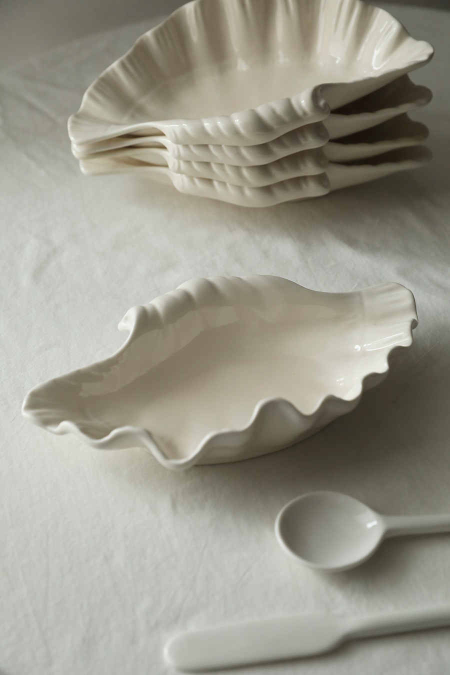 Gentle Cream Color Three-dimensional Shell Retro Ceramic Dinner Plate - Image 6