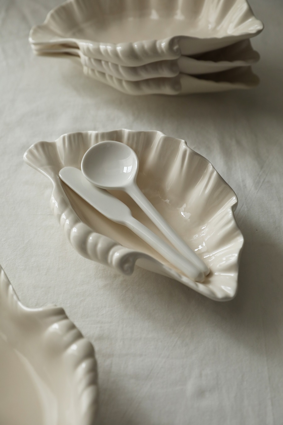 Gentle Cream Color Three-dimensional Shell Retro Ceramic Dinner Plate - Image 17